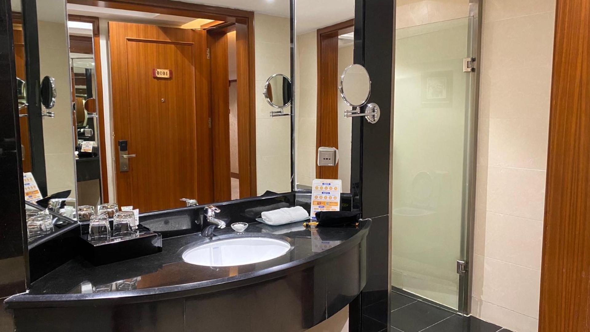 Gladden Hotel Giang Môn Ngoại thất bức ảnh